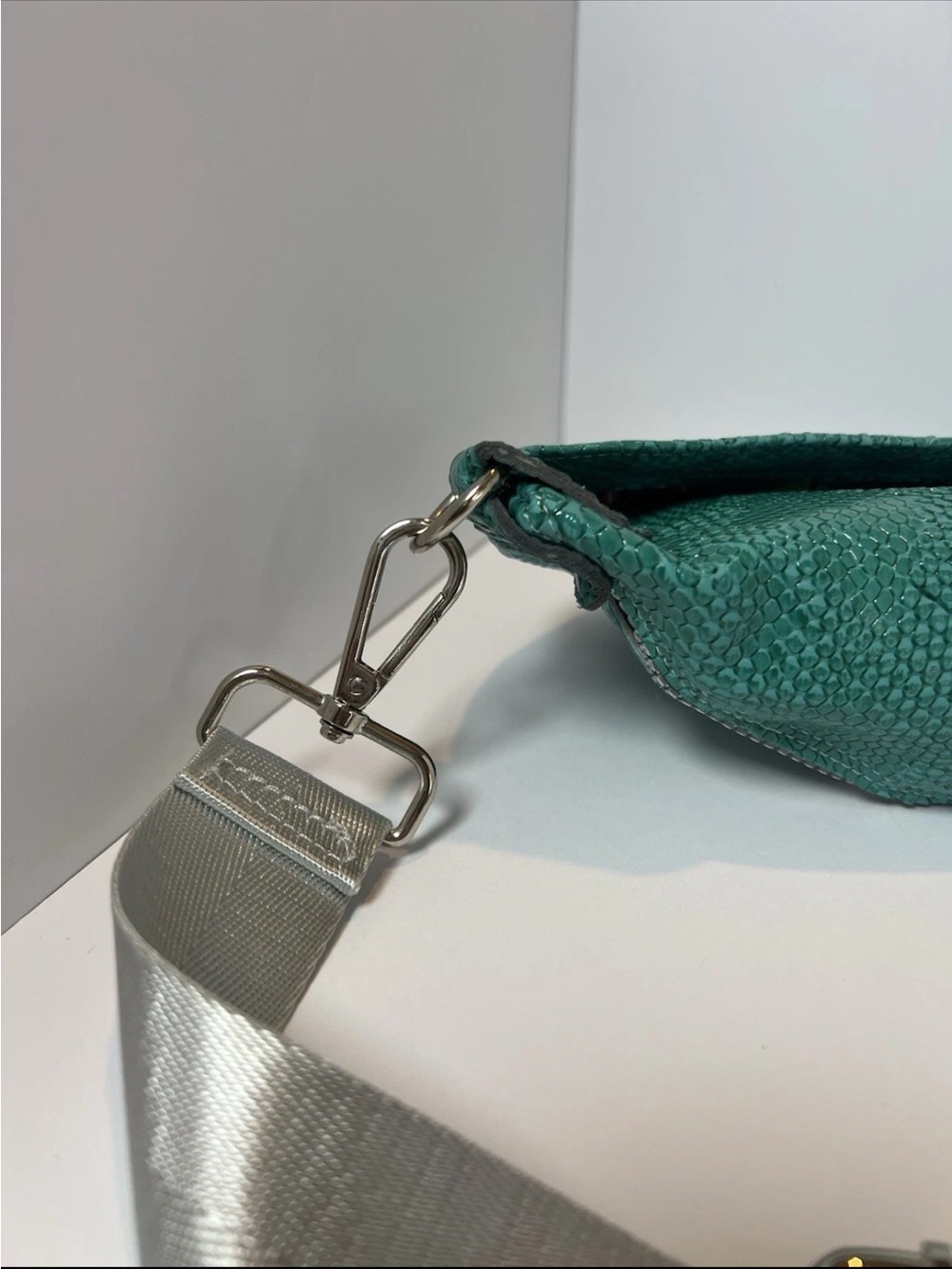 Trophy Queen Emerald Green Python Fanny/crossbody NWOT Rockabilly Pinup - Picture 9 of 10